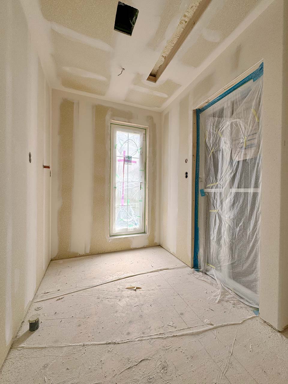 ドライウォール施行中の写真